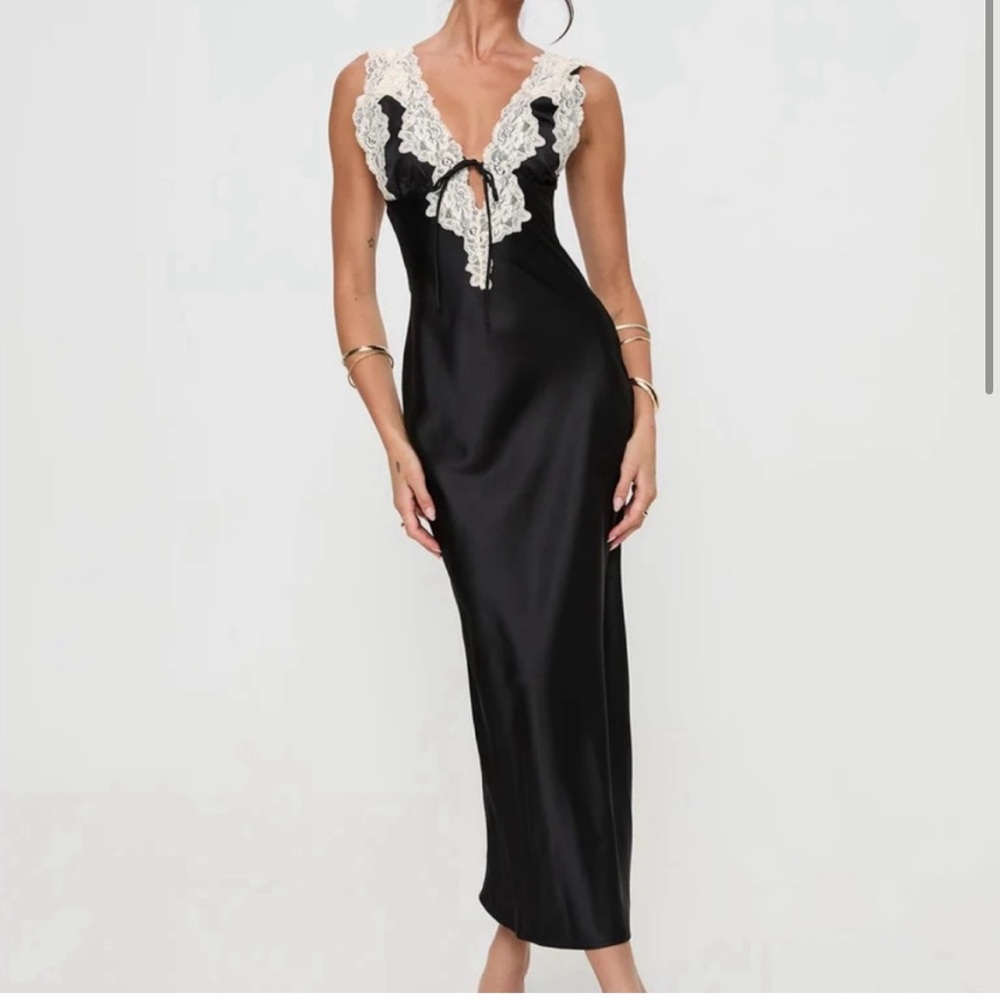 Princess Polly: Nourish Maxi Dress - Black - Size
US 2